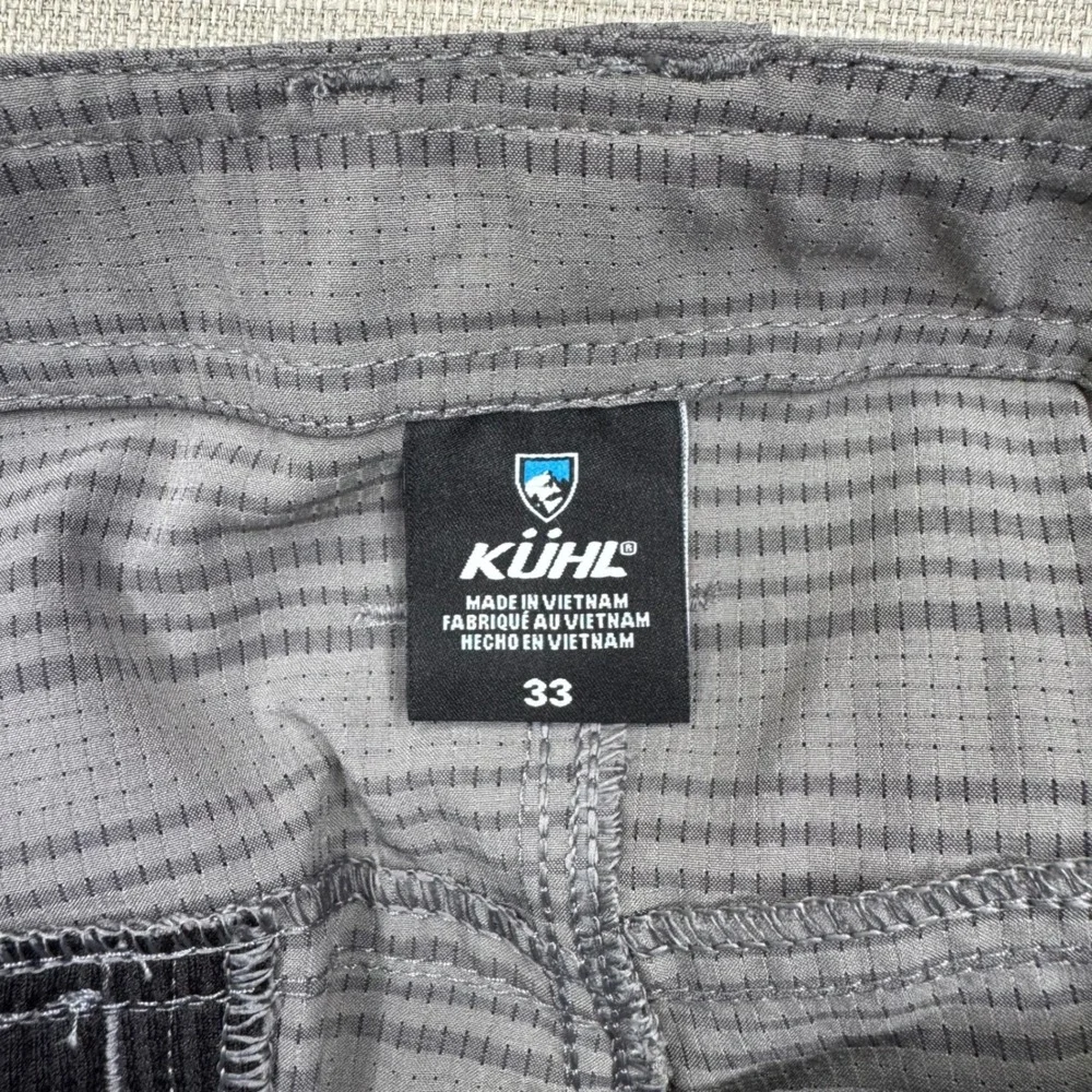 Kuhl Mens Upriser Gray Striped Performance Hiking Shorts Size 33 Zipper Pocket